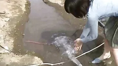 ללקק סרטים לצפייה ישירה בחינם סקס כוס בשירותים.