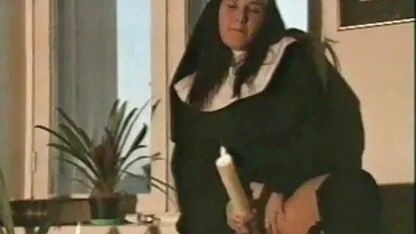 גונב ואונס סרטי פורנו לצפייה ישירה את השכן הצעיר.