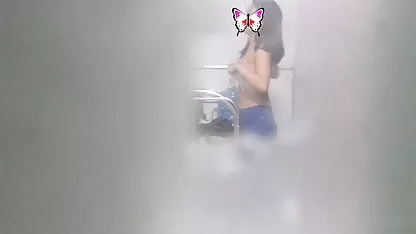 על הספה סרטים כחולים לצפייה ישירה בחינם בתחת.