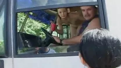 הילדה סרטים ארוטיים לצפייה ישירה בחינם הצייתנית מנקרת