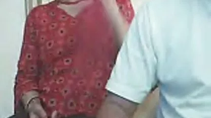 בעלי התקין מצלמה נסתרת בחדר צפייה ישירה סרטי סקס השינה ועכשיו מקליט סקס בבית