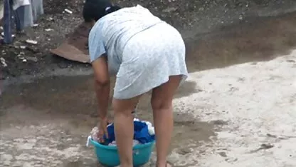 הבחורה עושה anilingus ולתת סקסלצפיה את התחת לזיין