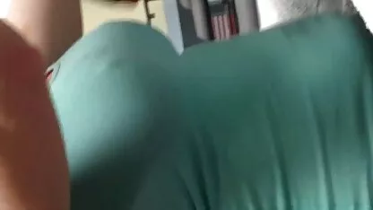 הבחורה סרטוני סקס לצפיה חינם האהובה מוצצת למצלמה.